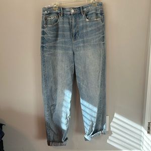 Size 10 - AMERICAN EAGLE BAGGY JEAN